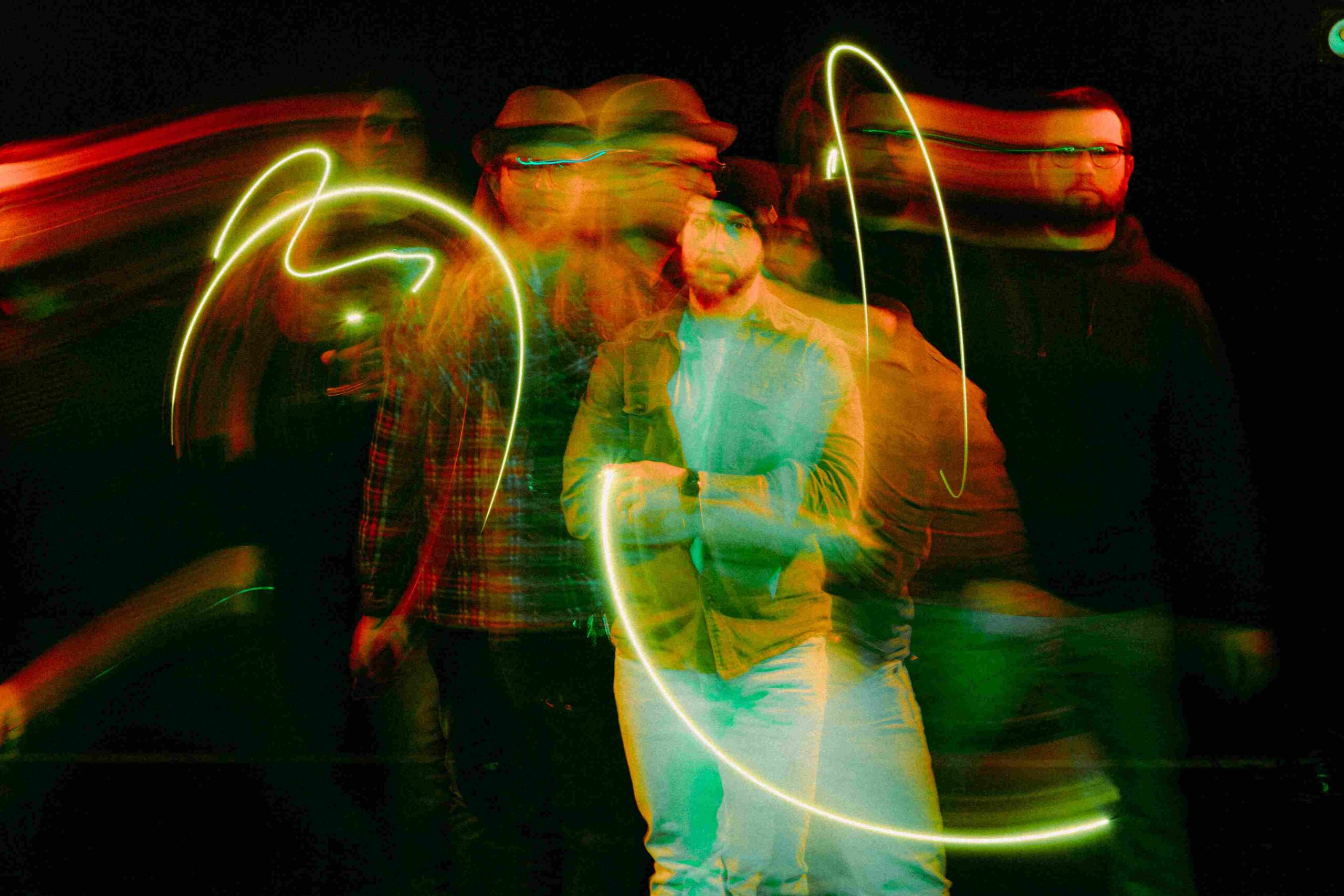 FLEASE // “Noi Ci Saremo”. Tra malinconia e resistenza in un brano emo rock con sfumature grunge