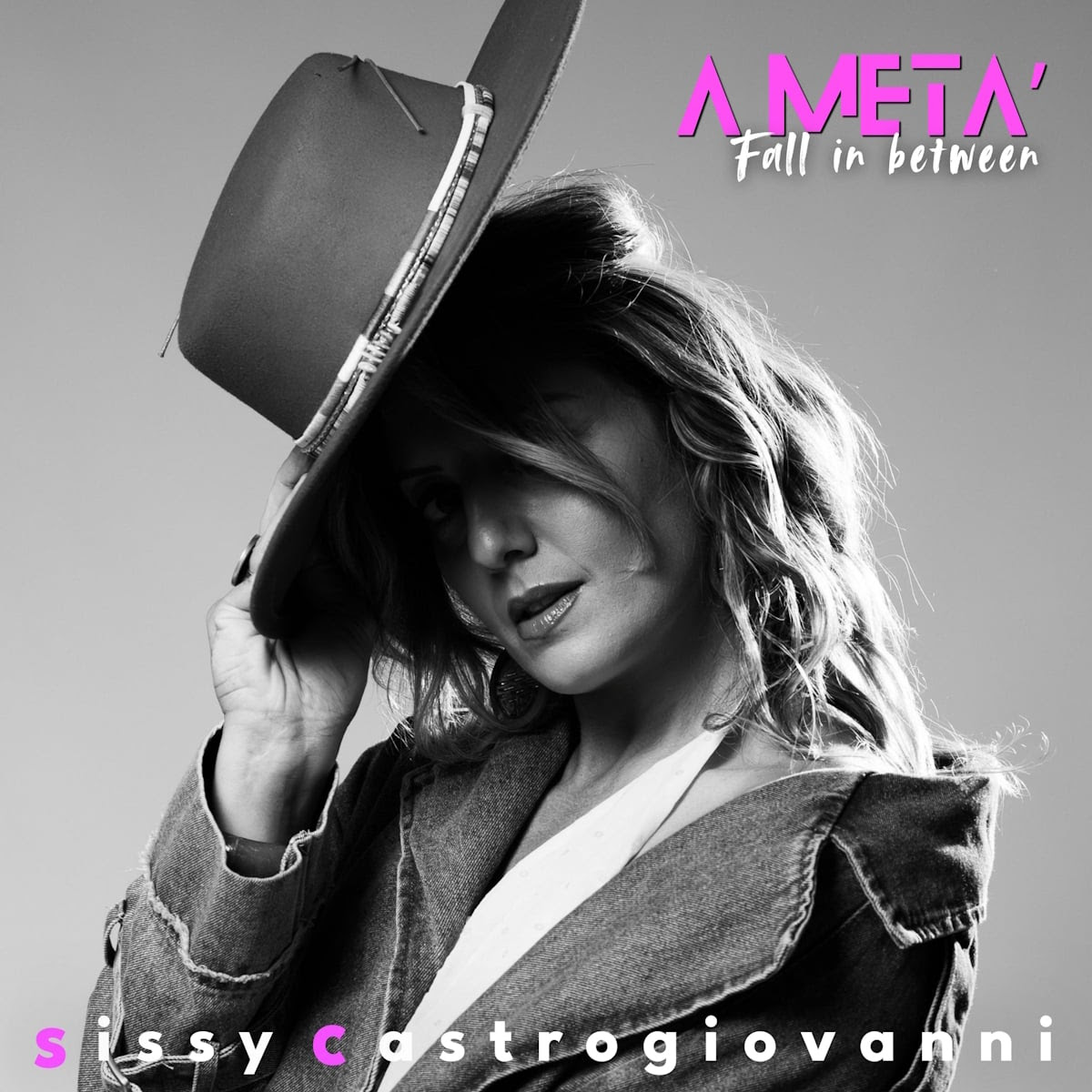 SISSY CASTROGIOVANNI: dal 28 agosto in radio e in digitale “A METÀ (Fall in between)”. Il 2 settembre in concerto a Catania