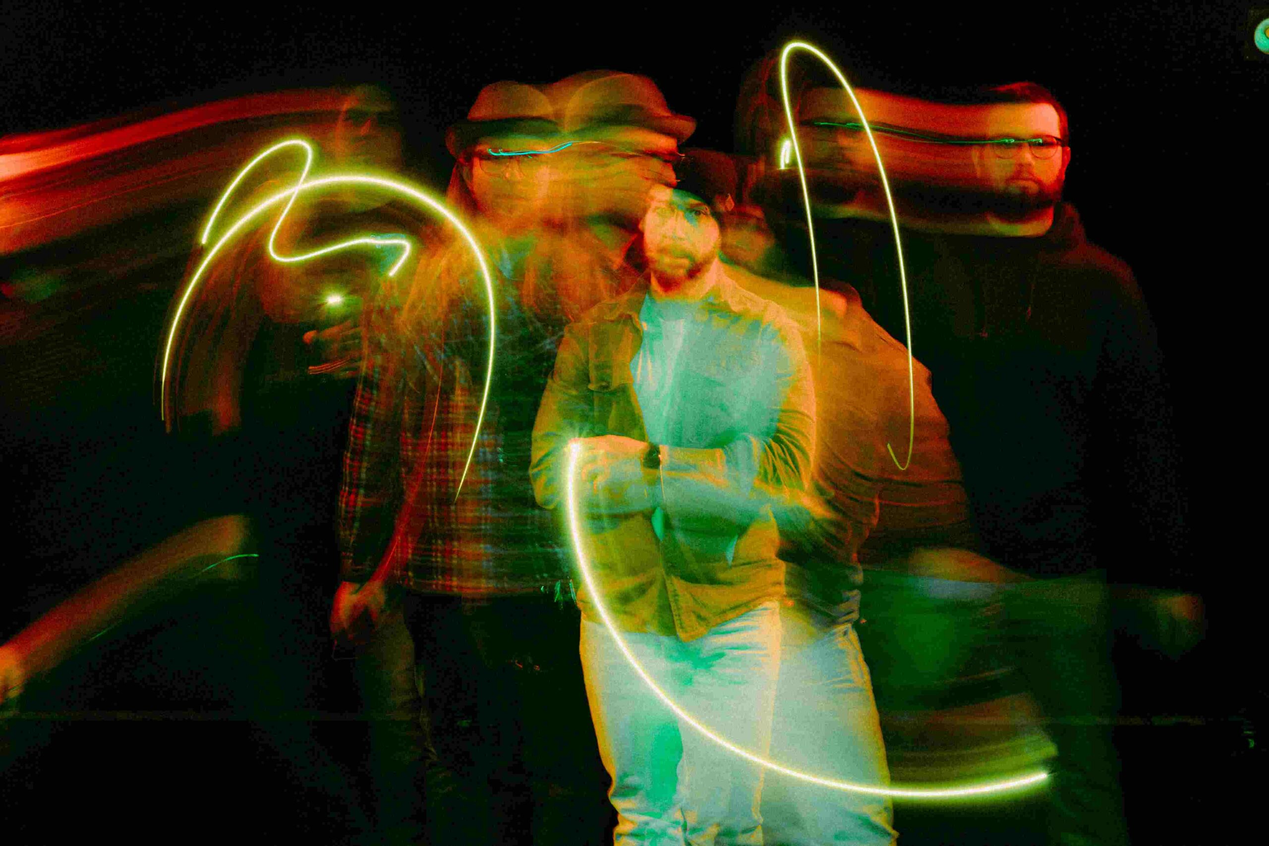 FLEASE // “Noi Ci Saremo”. Tra malinconia e resistenza in un brano emo rock con sfumature grunge