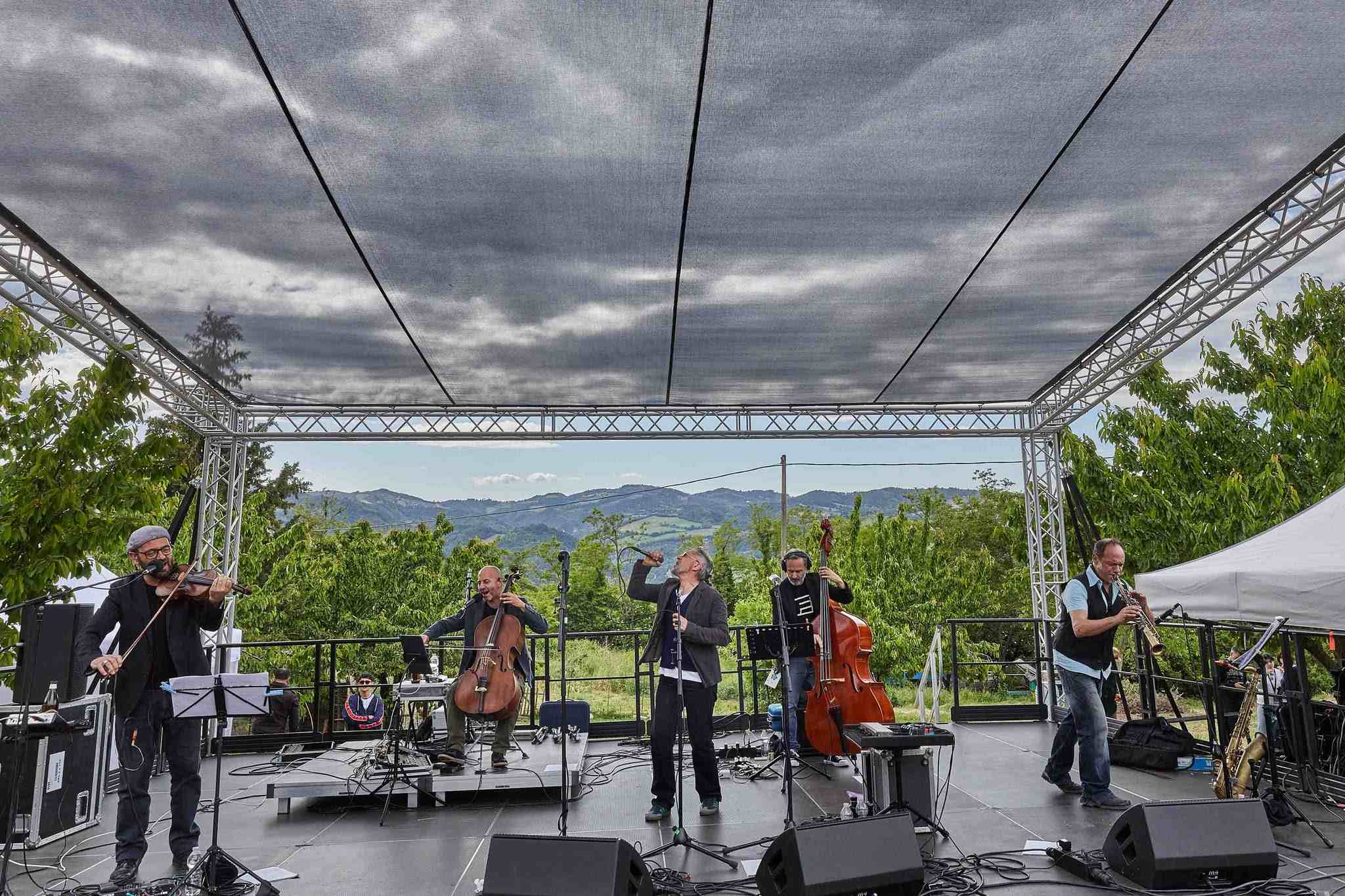 QUINTORIGO E JOHN DE LEO_Ultime due date live del tour celebrativo per i 25 anni di Rospo