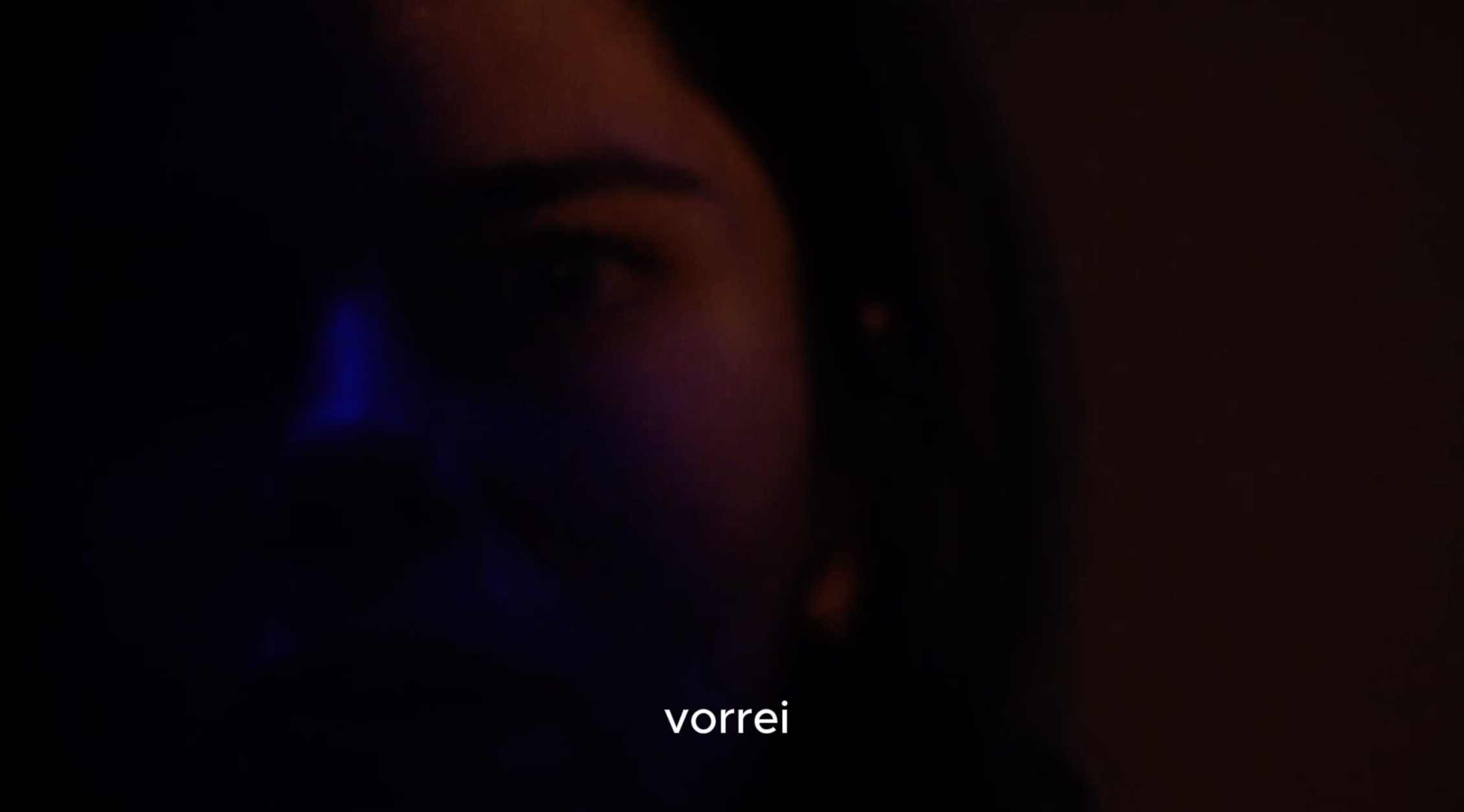 Annachiara Cecere, in anteprima il visual video di “Come fai tu”: luci, ombre e ricerca di sé